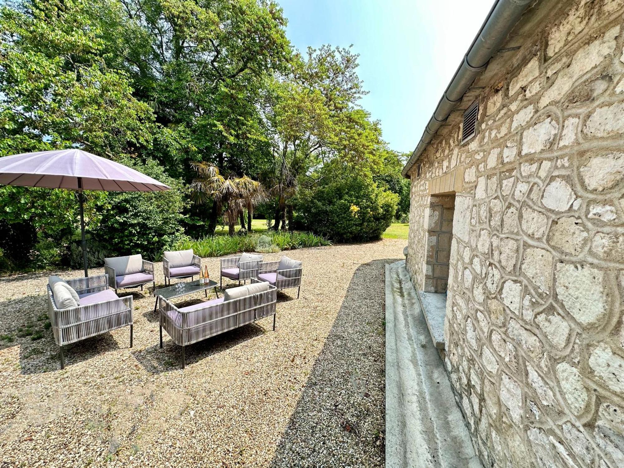 Gites Du Chateau De Panisseau Thénac Exterior foto