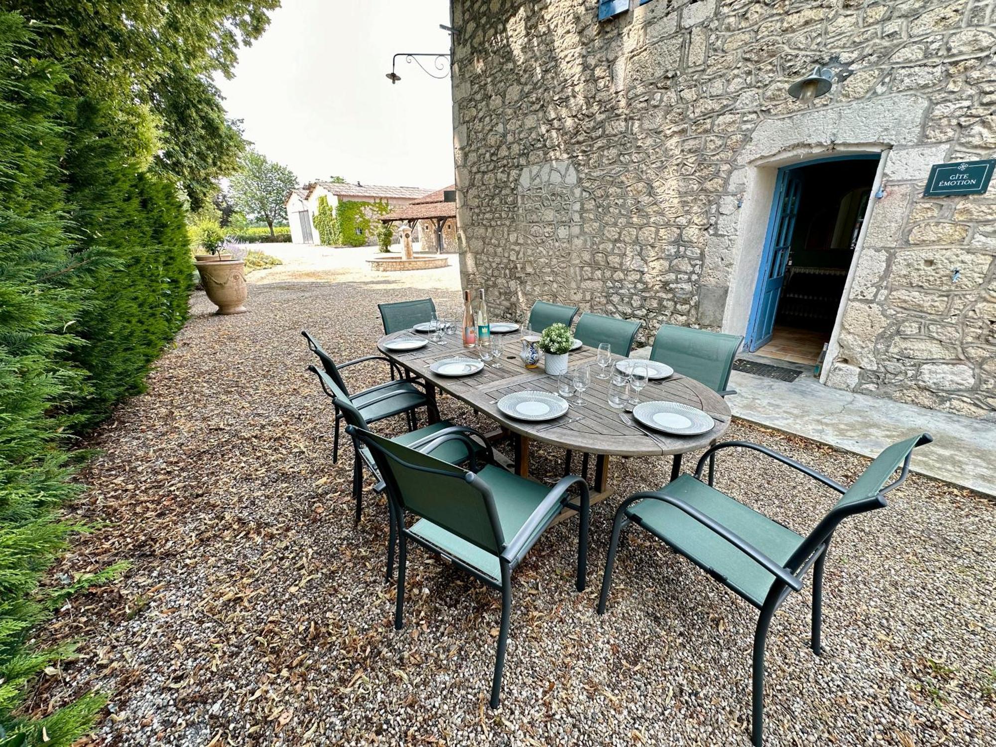 Gites Du Chateau De Panisseau Thénac Exterior foto